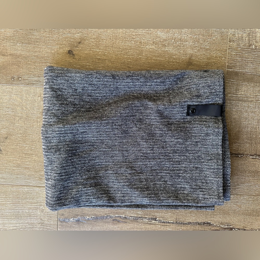 EUC Lululemon Vinyasa Black and Gray Knit Scarf